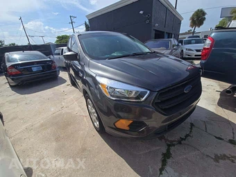 2017 Ford Escape S – miniatura 4