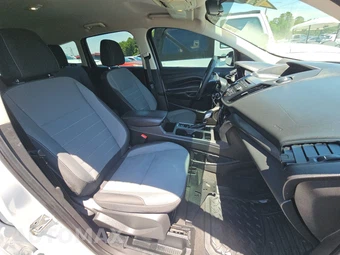 2017 Ford Escape S – miniatura 8