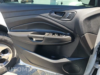 2017 Ford Escape S – miniatura 9