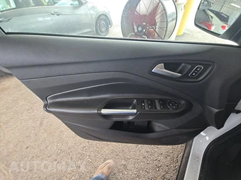 2017 Ford Escape SE - miniatura 9