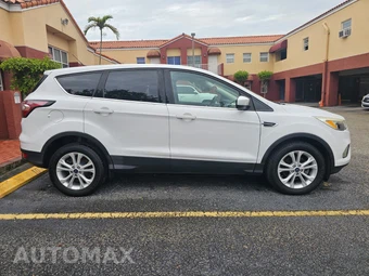 2017 Ford Escape SE - miniatura 3