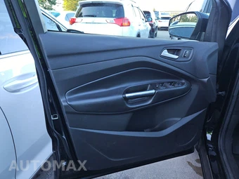 2017 Ford Escape SE – miniatura 9