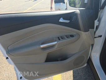 2017 Ford Escape SE – miniatura 9
