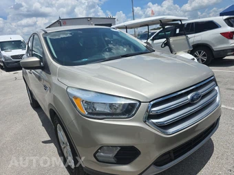 2017 Ford Escape SE – miniatura 3