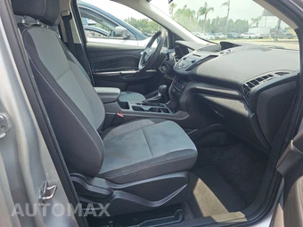 2017 Ford Escape SE – miniatura 8