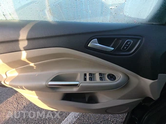 2017 Ford Escape SE - miniatura 9