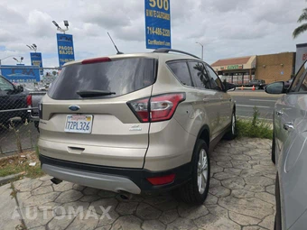 2017 Ford Escape SE – miniatura 3