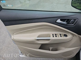 2017 Ford Escape SE - miniatura 9