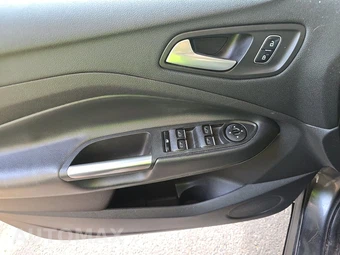 2017 Ford Escape SE – miniatura 9