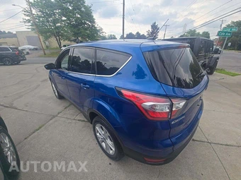2017 Ford Escape SE – miniatura 2
