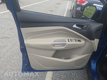 2017 Ford Escape SE – miniatura 15
