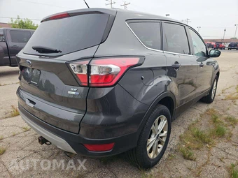 2017 Ford Escape SE – miniatura 3