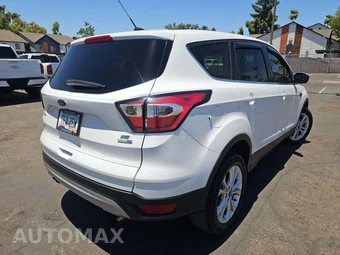 2017 Ford Escape SE – miniatura 32