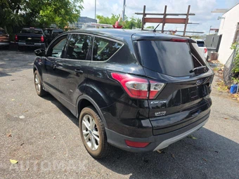 2017 Ford Escape SE – miniatura 2