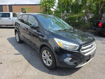 2017 Ford Escape SE – miniatura 4