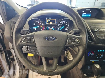 2017 Ford Escape SE – miniatura 10