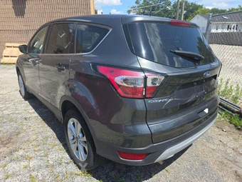 2017 Ford Escape SE – miniatura 2