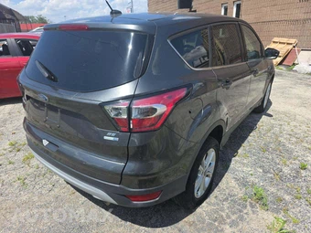 2017 Ford Escape SE – miniatura 3