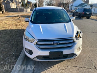 2017 Ford Escape SE - miniatura 4