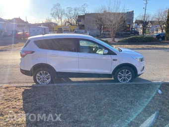 2017 Ford Escape SE - miniatura 6
