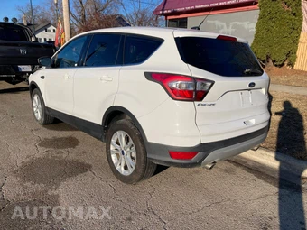 2017 Ford Escape SE - miniatura 9