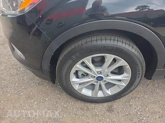 2017 Ford Escape SE – miniatura 8