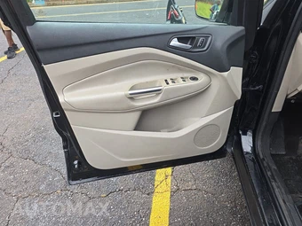 2017 Ford Escape SE - miniatura 9