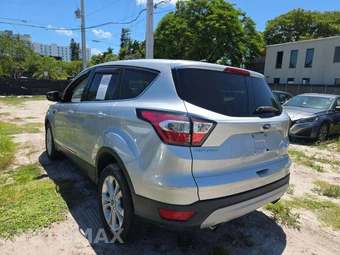 2017 Ford Escape SE - miniatura 2