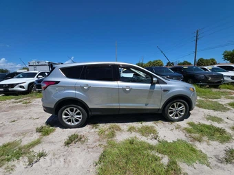 2017 Ford Escape SE - miniatura 4