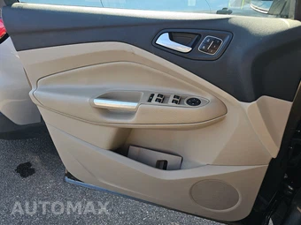2017 Ford Escape Titanium – miniatura 9