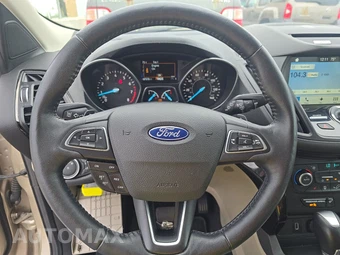 2017 Ford Escape Titanium – miniatura 10
