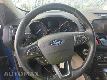 2017 Ford Escape Titanium – miniatura 10