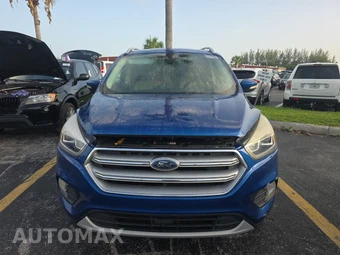 2017 Ford Escape Titanium – miniatura 2