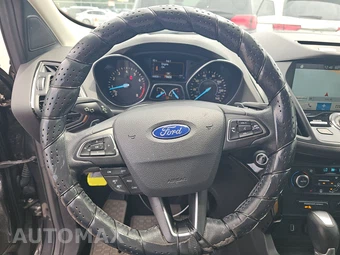 2017 Ford Escape Titanium – miniatura 10