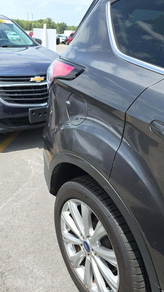 2017 Ford Escape Titanium – miniatura 21