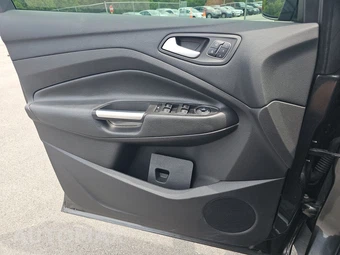 2017 Ford Escape Titanium – miniatura 9