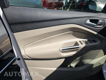2017 Ford Escape Titanium – miniatura 9