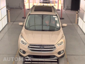 2017 Ford Escape Titanium – miniatura 2