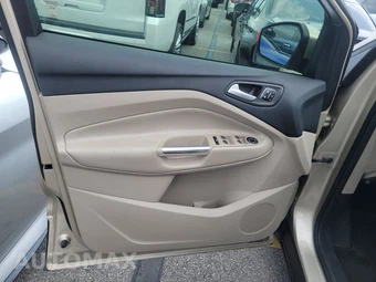 2017 Ford Escape Titanium – miniatura 9