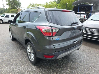 2017 Ford Escape Titanium – miniatura 2
