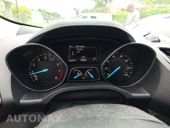 2017 Ford Escape Titanium – miniatura 9