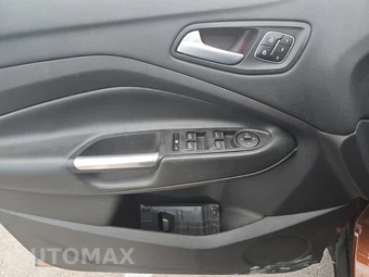 2017 Ford Escape Titanium – miniatura 9