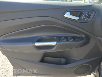 2017 Ford Escape Titanium – miniatura 9