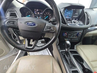2017 Ford Escape Titanium – miniatura 10