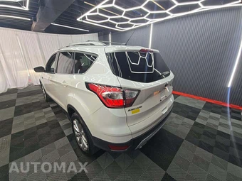 2017 Ford Escape Titanium – miniatura 2
