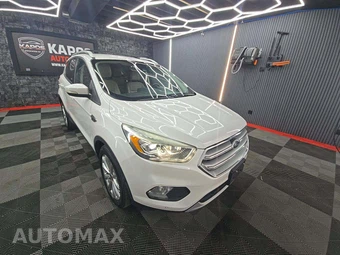 2017 Ford Escape Titanium – miniatura 4