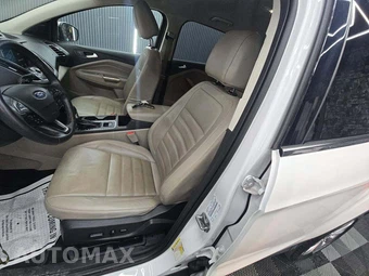 2017 Ford Escape Titanium – miniatura 6