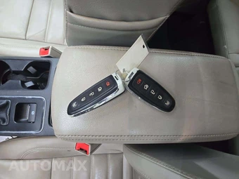 2017 Ford Escape Titanium – miniatura 8