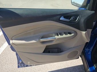 2017 Ford Escape Titanium – miniatura 9