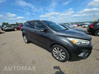 2017 Ford Escape Titanium – miniatura 3